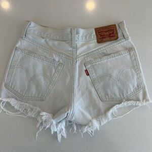 501 Levi's Women's light Denim Cutoff Shorts